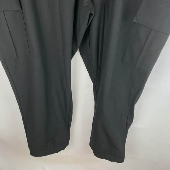 old navy Slim Go-Dry Cool Hybrid Jogger Cargo Pants for Men $45 - Picture 6 of 11